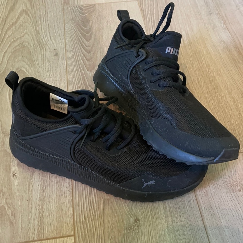 All black puma tennis shoes
